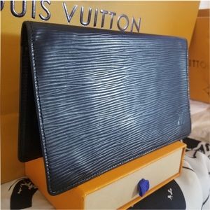 Authentic Louis Vuitton Epi wallet/checkbook holder (Leather)